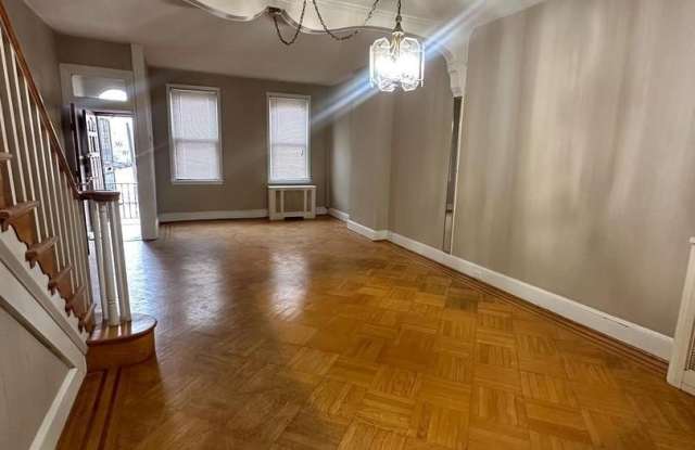 1835 DICKINSON Street Gallery 4