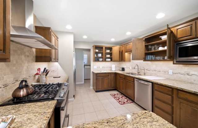 1206 Oakwood Dr photos photos
