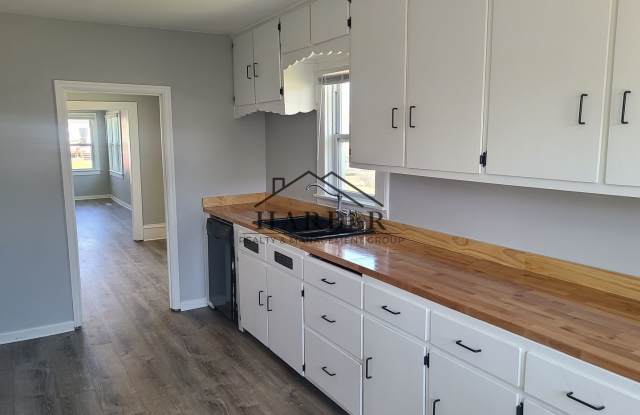 1204 1st Ave NE photos photos