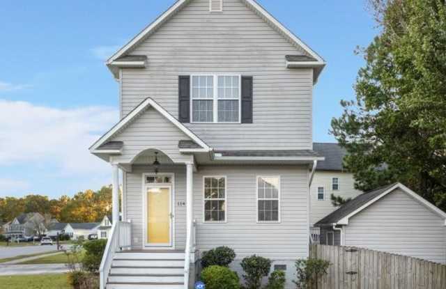 Adorable Dollhouse Home! Corner Lot! photos photos