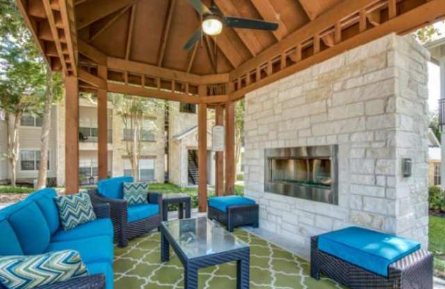 453 I-35BL, #610 photos photos