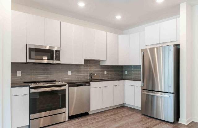 501 N Christopher Columbus Blvd Unit E13 photos photos