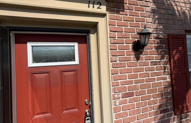 112 E Colonial Court unit: 43 photos photos
