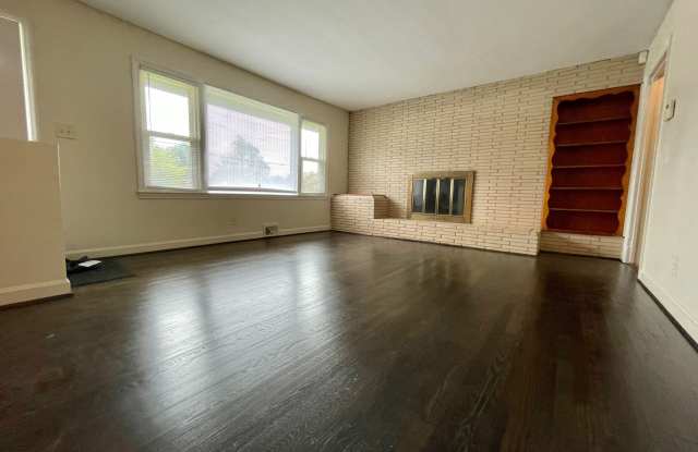 5611 Bethania Rd Gallery 2