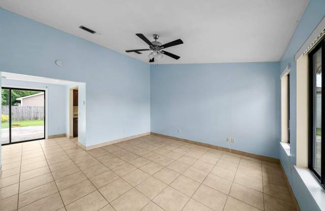 7750 Betty Louise Drive Gallery 4