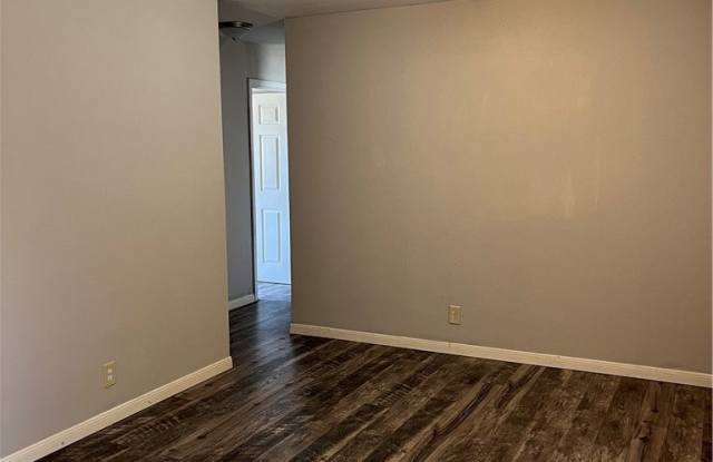 4418 Vestal Street Gallery 4