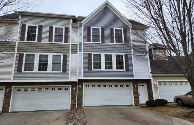 2 Bedroom, 2 1/2 Bath Townhome in Urbandale with attached 2 car garage photos photos