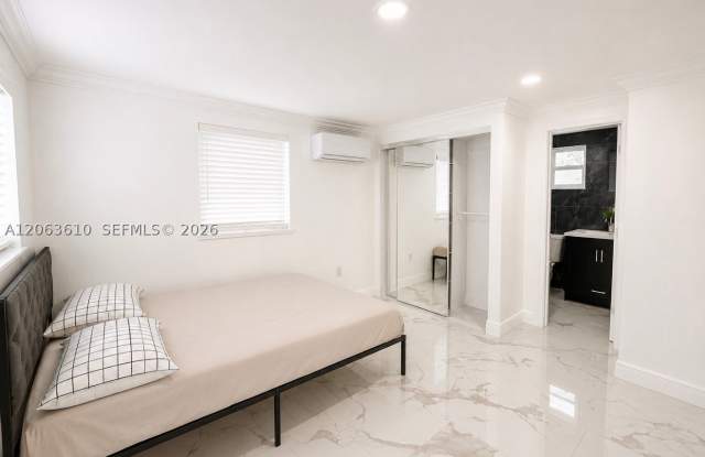 6049 SW 39th St photos photos