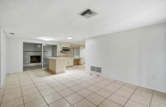Spacious 2 Bedroom Home Gallery 4