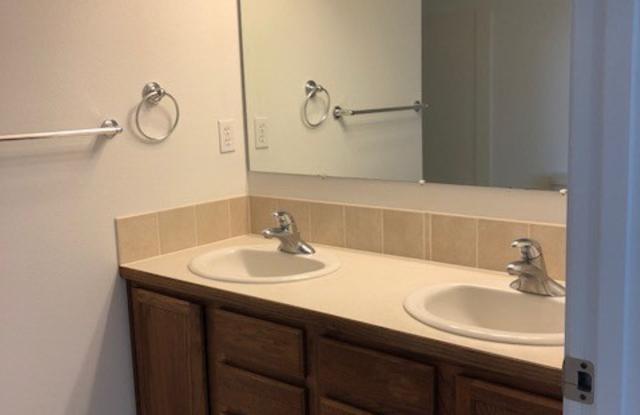 4 Bedroom 2.5 Bath with 2 car garage Gallery 1