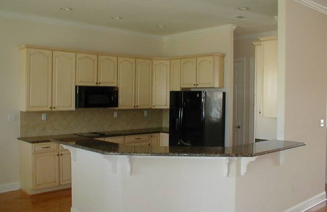 87 Glencairn Ave Gallery 2