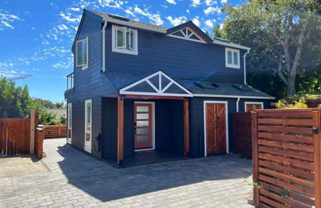 3012 SE Franklin St #C - 3012 Southeast Franklin Street, Portland, OR 97202