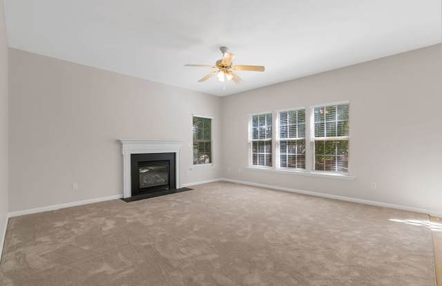 Spacious home in Orchard Farms Community! Gallery 3