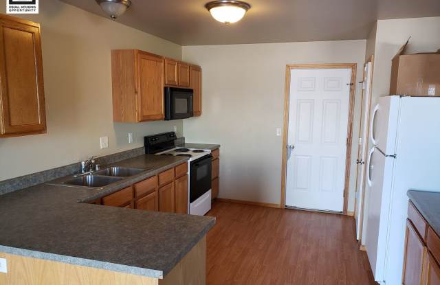 871-877 N River Rock Drive Gallery 1
