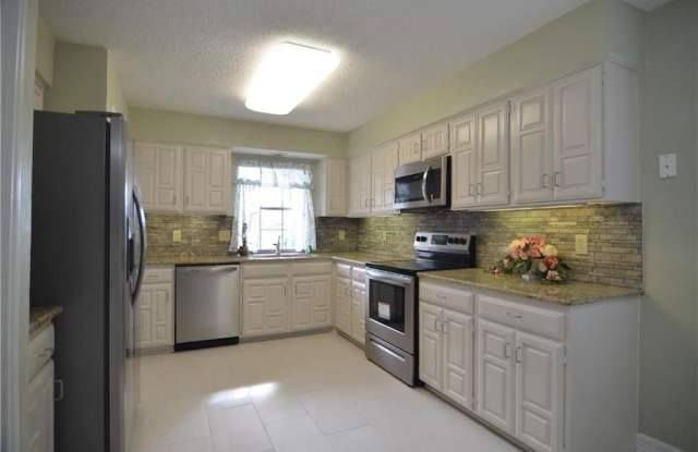 1703 Mayflower Drive Gallery 4