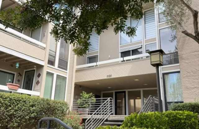 Charming 2 bedroom, 2 bath Gallery 1