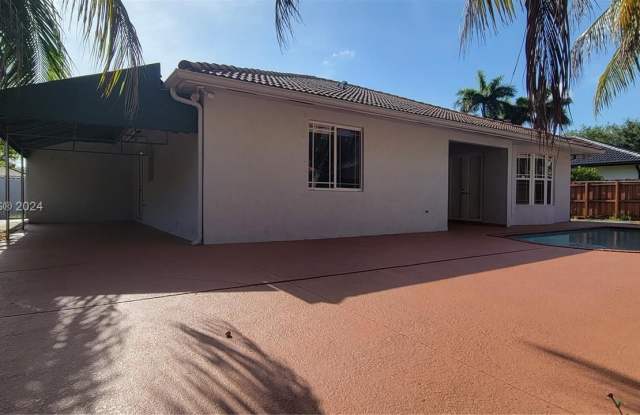 16324 NW 77th Path Gallery 3