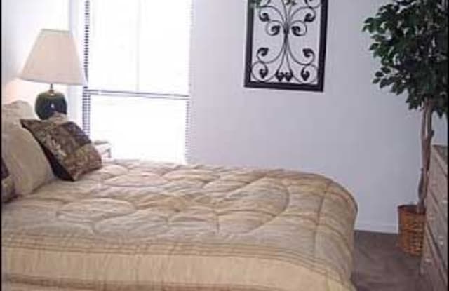 1 Kenilworth Ct - 1 Kenilworth Court, Springdale, OH 45246