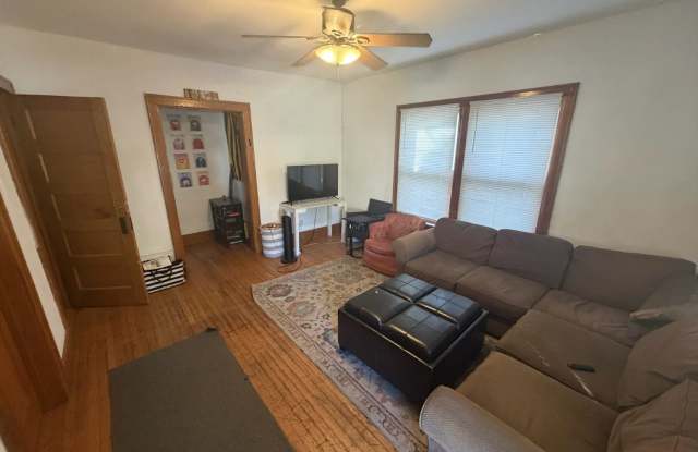 Available August 1st, 7 bedroom, 2 bathroom, Off Street Parking Included! Gallery 4