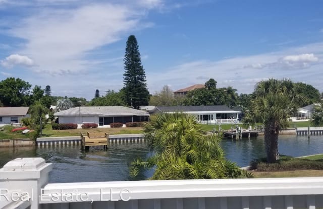 4715-D Coquina Key Dr Se - 4715 Coquina Key Dr SE, St. Petersburg, FL 33705