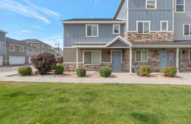 Awesome 2 Story Townhome in Vineyard w/ attached 2 car garage! Gallery 1