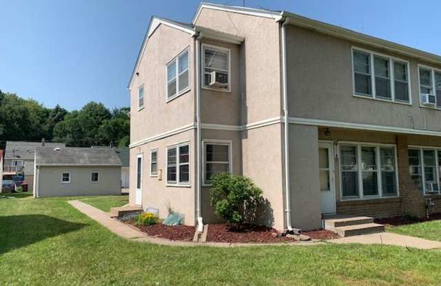 Sunny 2-Bedroom Apartment with Heat Included – Great Location! photos photos