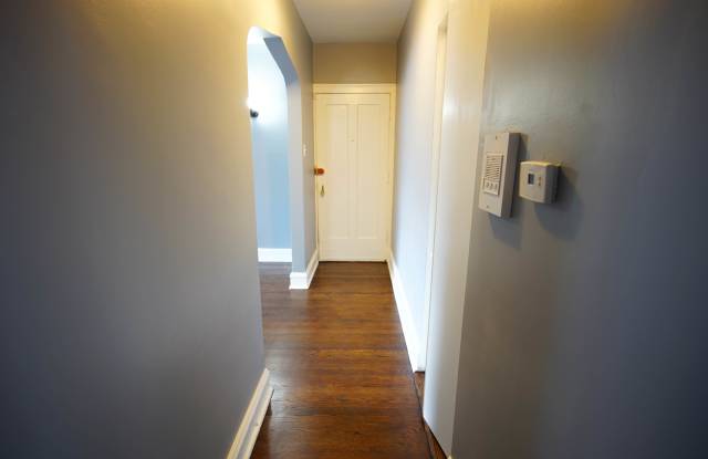 3314 W. Balmoral Gallery 3