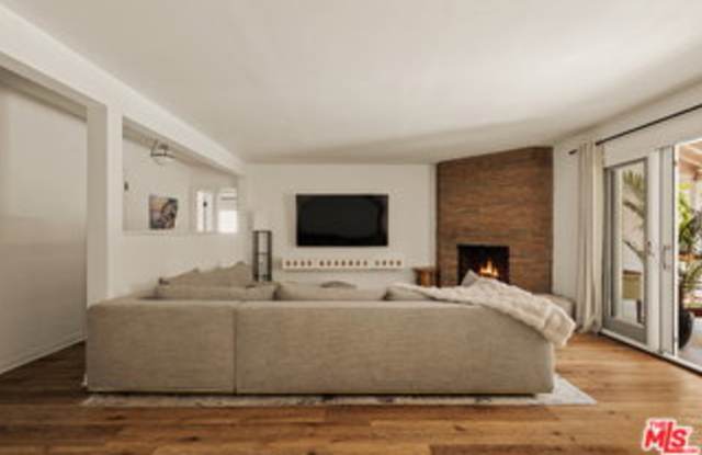 4442 Beeman Avenue Gallery 3