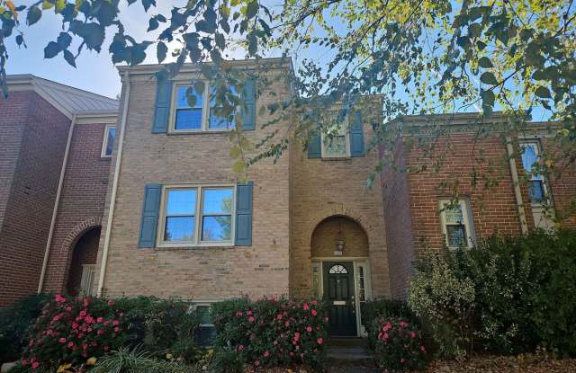 Exquisite 3 Bed E.5 Bath Interior Brick Townhome In Serene Westmoreland Square photos photos