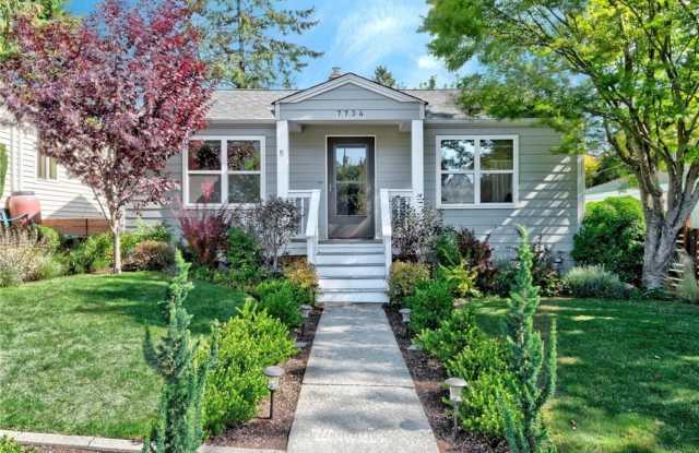 Beautiful Craftsman House with Large Yard and Detached Garage! photos photos Beautiful Craftsman House with Large Yard and Detached Garage! photos photos