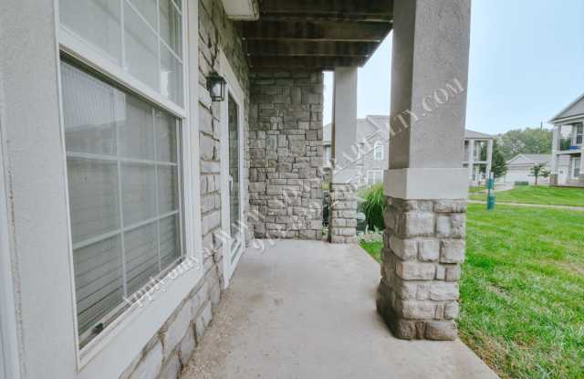 Beautiful and Spacious Olathe Townhome-Available NOW!! Gallery 3