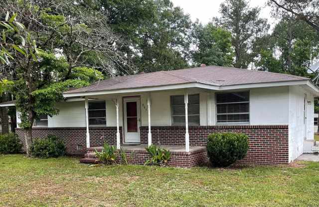 Charming 3-Bedroom 1.5 Bath Cottage-Style Bungalow with Open Floorplan and Kitchen Island photos photos
