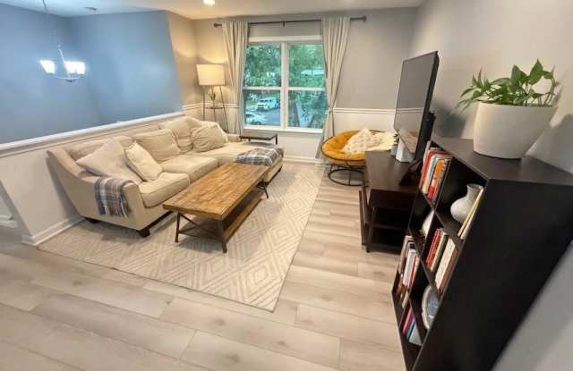 701 KRAFT Court Gallery 3