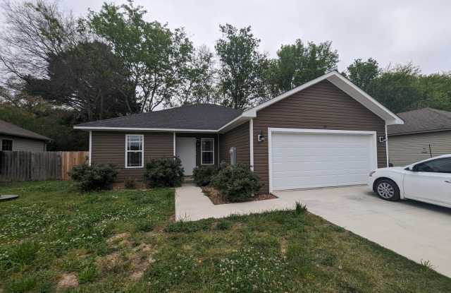 3 Bedroom/2 Bathroom House • Southside photos photos