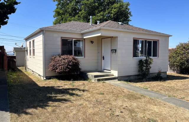 Pet-Friendly 2/1 Eureka Home With Large Yard, Detached Garage  Hardwood Floors photos photos