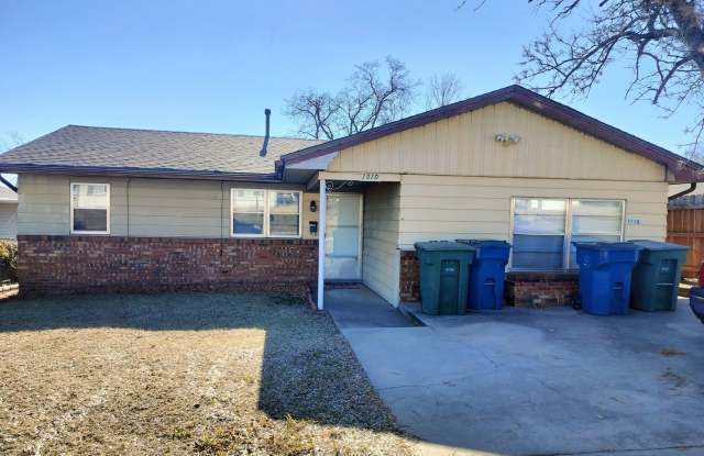 2 bed, 1 bath duplex house in Edmond with central heat and air next to UCO campus photos photos 2 bed, 1 bath duplex house in Edmond with central heat and air next to UCO campus photos photos