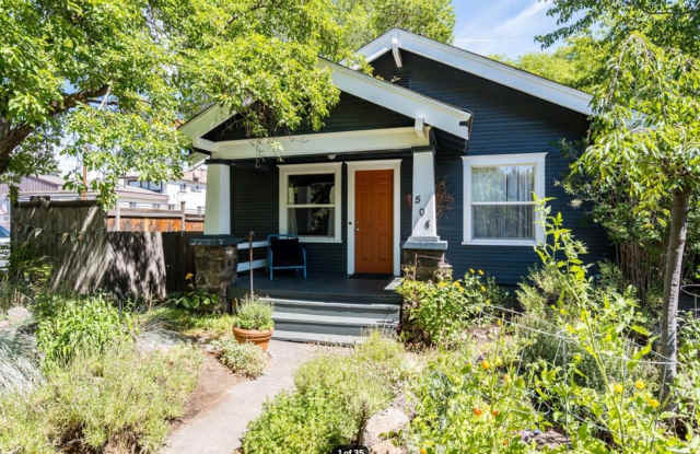 Charming Bungalow In the Heart of Downtown, Furnished 2 Bedroom/1 Bath. photos photos