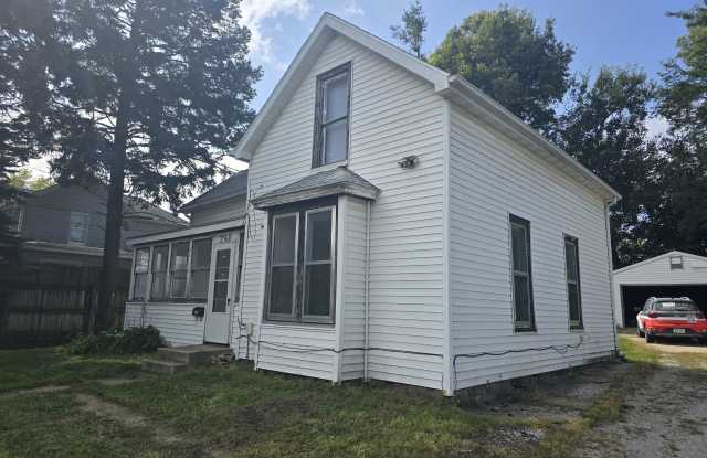 740 West 11th Street - 740 West 11th Street, Waterloo, IA 50702