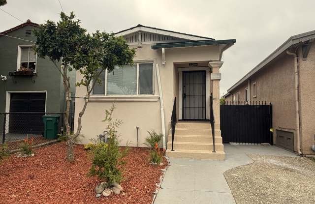 Move in ready -Cute and cozy 1 br house with bonus rooms photos photos