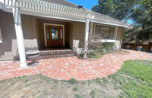 $4,595 - Large Gorgeous 3/2 Tri-Level Home with Beautiful Views in Gilroy near Wineries photos photos