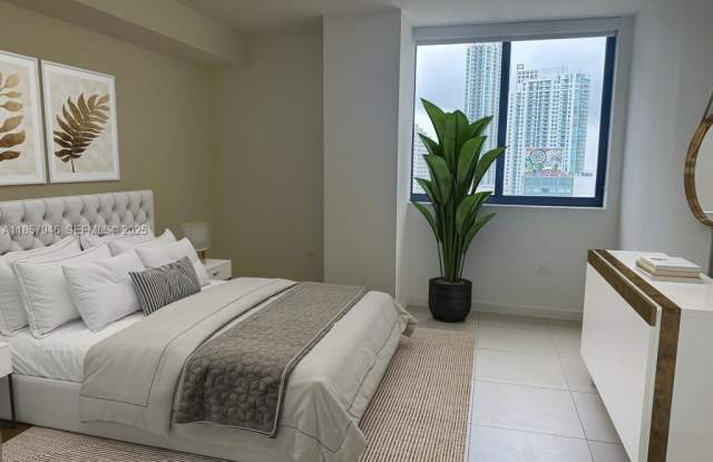 999 Brickell Plaza Gallery 3