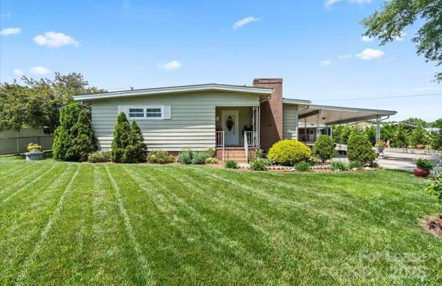 1627 33rd Avenue NE photos photos