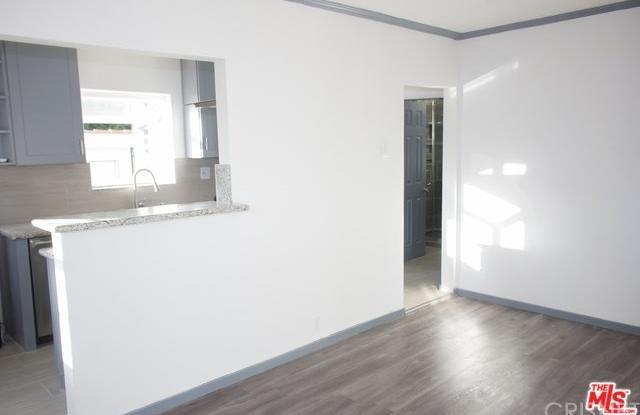 1055 Stanley Avenue S Gallery 4