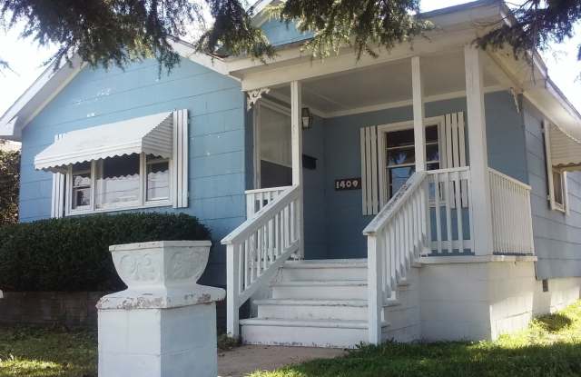 Promise Land North --  Charming 3 bedroom home in heart of Historic Walking District Downtown Morehead City! photos photos