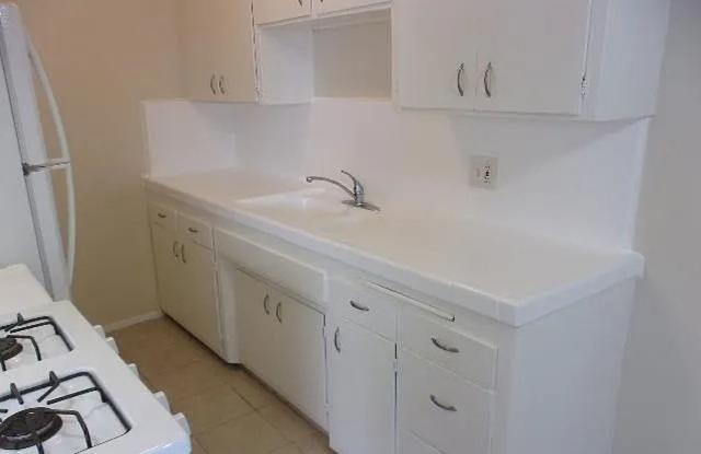 Sherman Way Apts Gallery 4