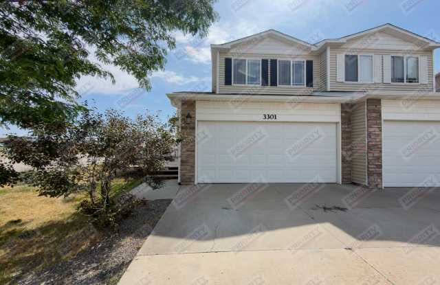 Townhome w/ a 2 car garage on a corner lot photos photos