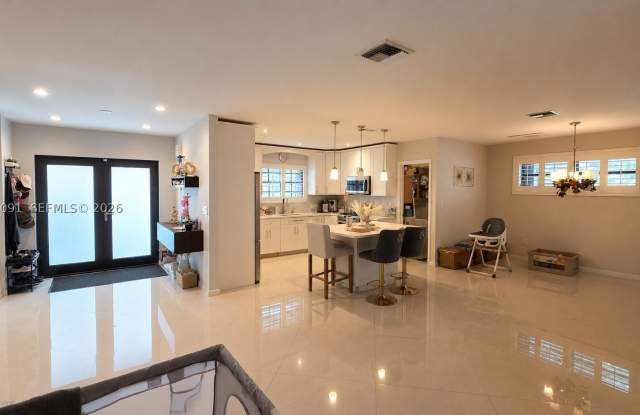 565 NE 179th Dr Gallery 3