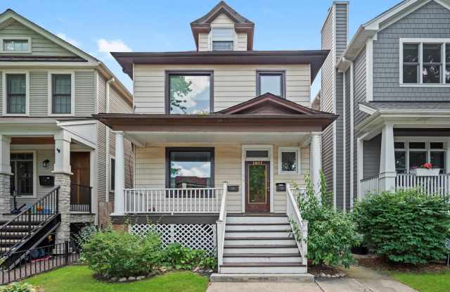 1911 W Newport Avenue photos photos
