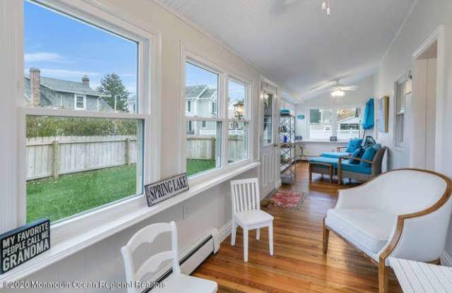 519 1/2 Saint Clair Avenue Gallery 2