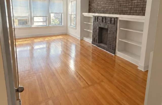 5652 North Jean Baptiste Pointe du Sable Lake Shore Drive Gallery 1